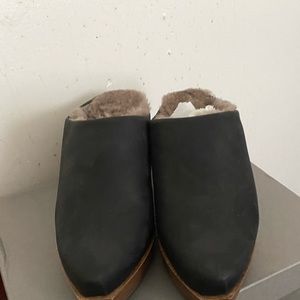 Let’s shearing lined clog